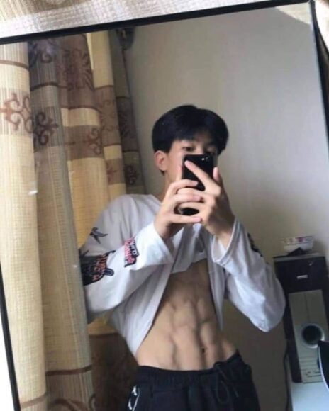 Ảnh trai 6 múi che mặt đẹp nhất