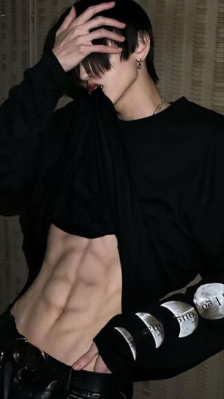 Ảnh trai 6 múi che mặt khoe body