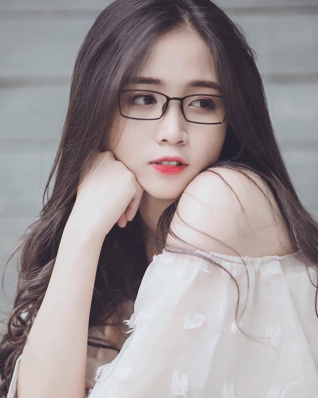 Nếu bạn là fan của gái Việt Nam và tóc dài đẹp, hãy xem hình ảnh này. Không chỉ có các kiểu tóc đầy quyến rũ, mà còn sự tinh tế và thanh lịch của người Việt.