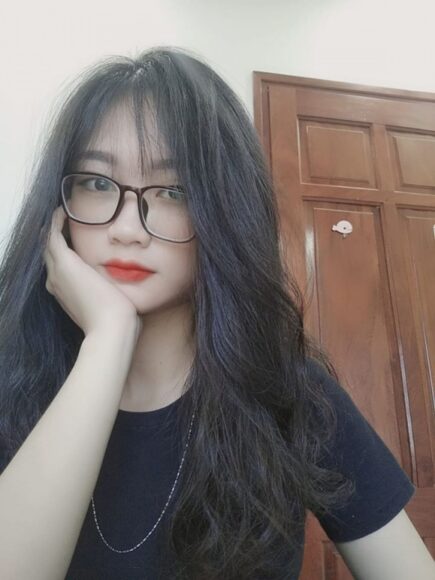 hình ảnh gái xinh tóc dài đeo kính độc đáo