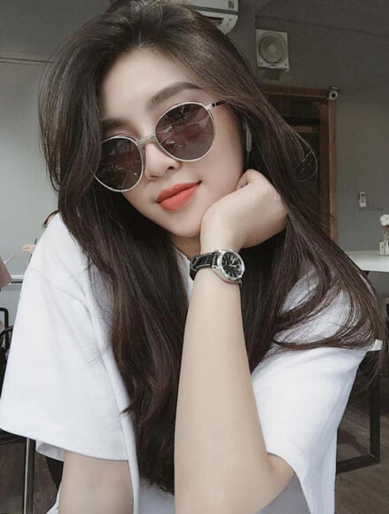 hình ảnh gái xinh tóc dài đeo kính ngầu
