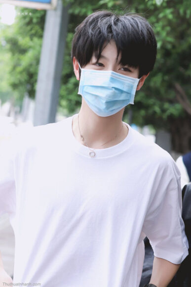 Hình ảnh trai đẹp che mặt bằng khẩu trang