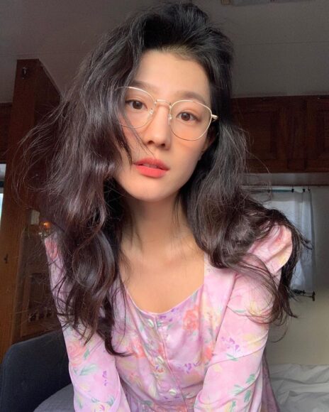 hình gái xinh tóc dài đeo kính quyến rũ