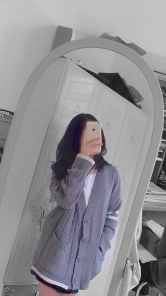 hình gái xinh tóc ngắn che mặt đáng yêu