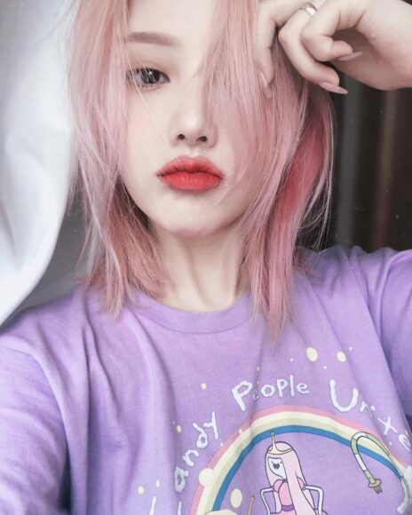 hình gái xinh tóc ngắn che mặt độc lạ