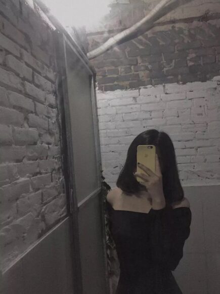 hình gái xinh tóc ngắn che mặt sexy