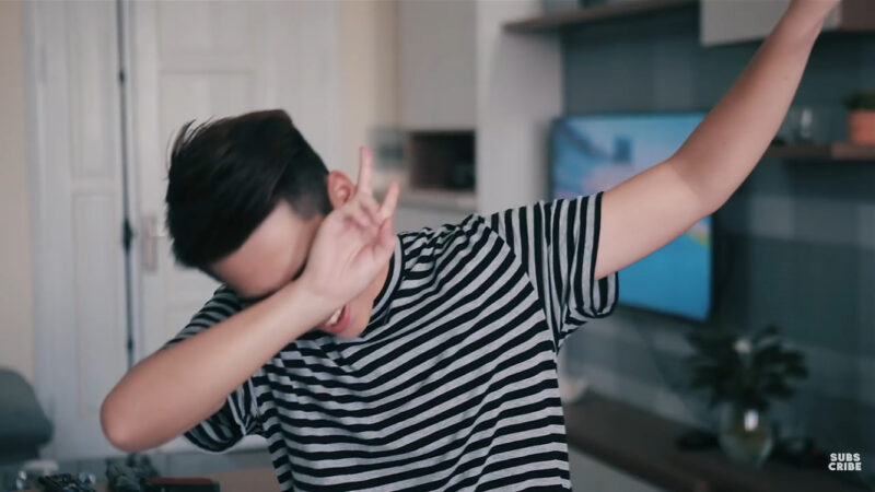 hình trai đẹp che mặt đáng yêu