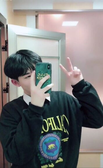 hình trai đẹp che mặt ngọt ngào