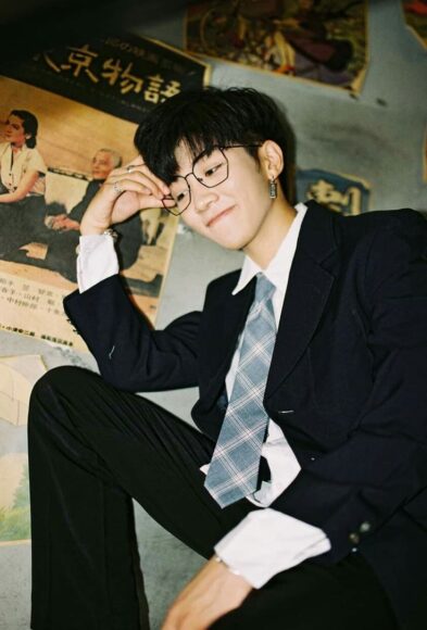 hình trai đẹp đầu nấm đeo kính