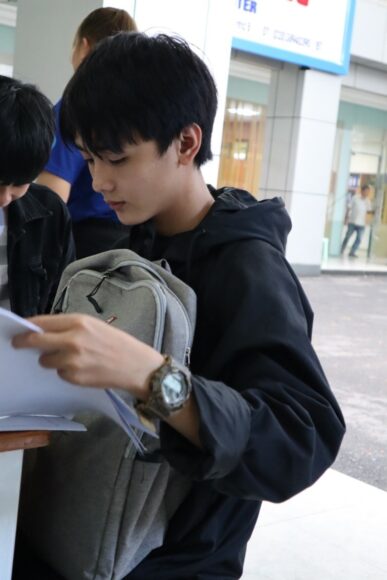 hình trai đẹp đầu nấm nhìn nghiêng