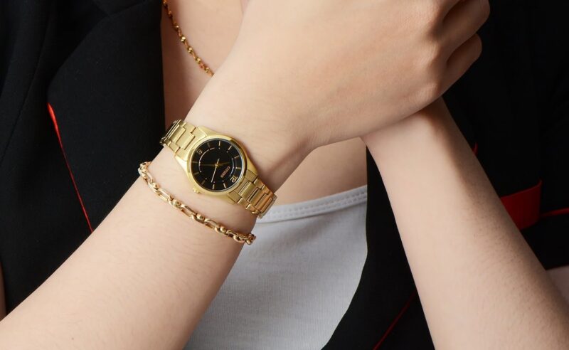 mẫu đồng hồ đeo tay nữ quý phái