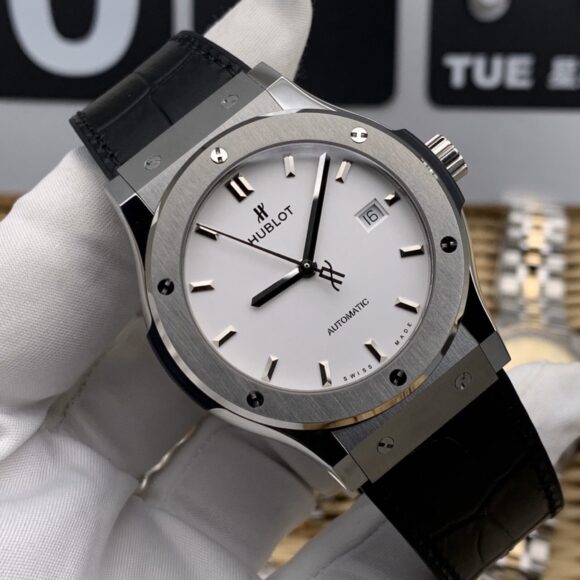 mẫu đồng hồ hublot đen mặt trắng