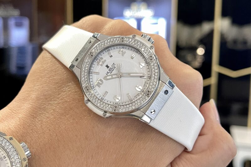mẫu đồng hồ hublot màu trắng