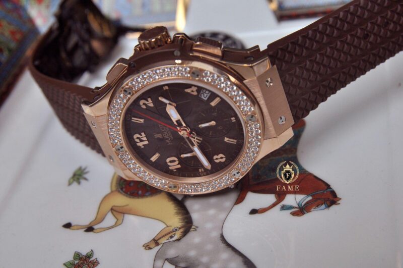 mẫu đồng hồ hublot nâu da