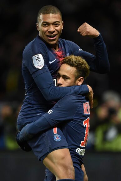 Ảnh Mbappe đẹp ôm neymar