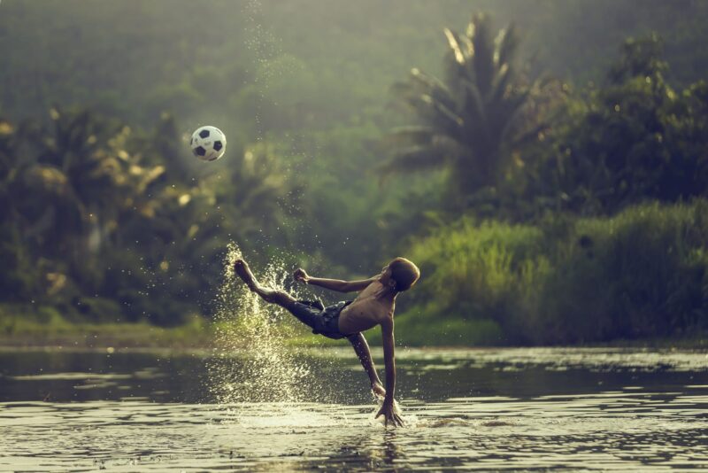Ảnh bóng đá dưới nước