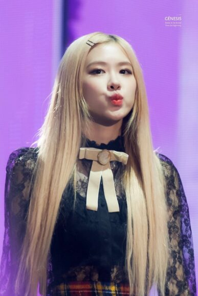 Ảnh chu mỏ hot girl