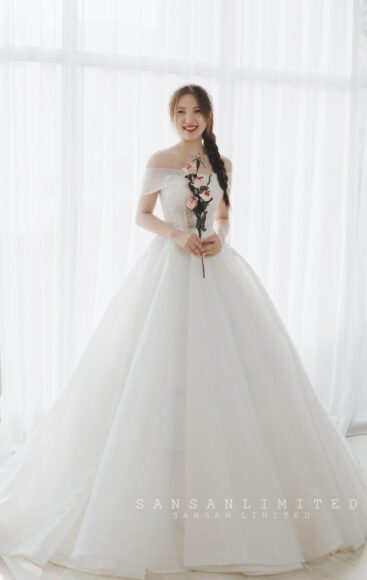 Ảnh cô dâu đơn trong studio