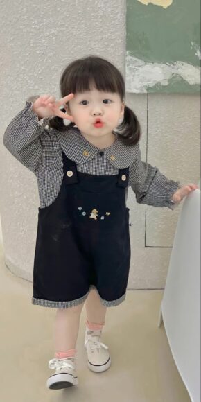 Ảnh em bé Hàn Quốc chu môi dễ thương