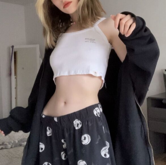 Ảnh eo thon che mặt dễ thương