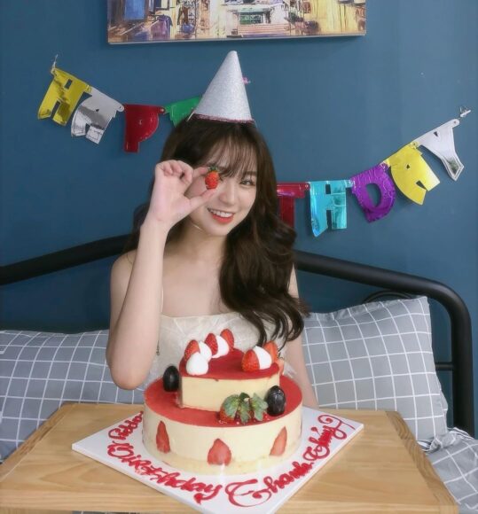 Ảnh gái đẹp chúc mừng sinh nhật đáng yêu nhất