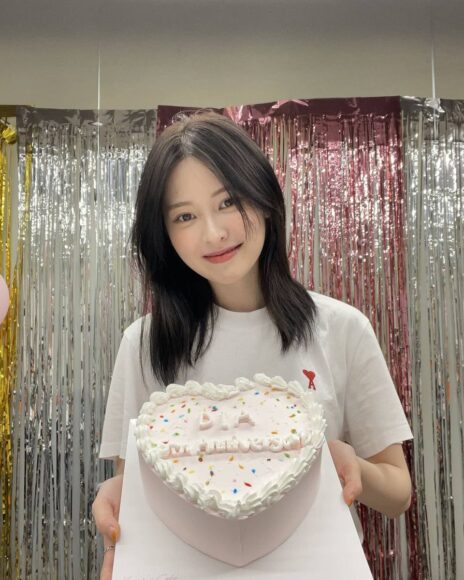 Ảnh gái đẹp chúc mừng sinh nhật đẹp, dễ thương