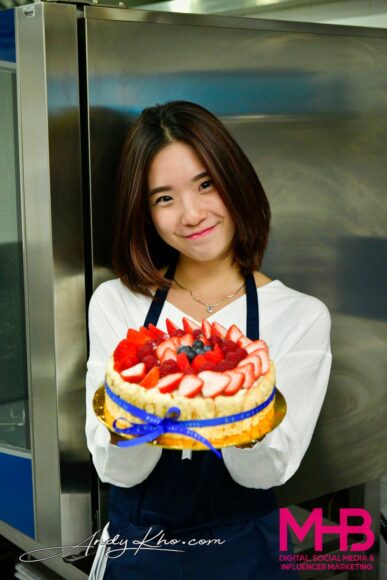 Ảnh gái đẹp tóc ngắn chúc mừng sinh nhật