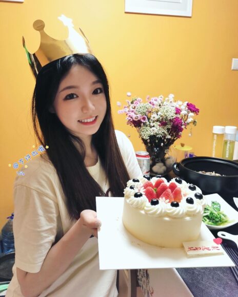 Ảnh gái xinh chúc mừng sinh nhật
