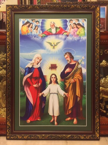 Ảnh gia đình Thánh Gia có khung hình