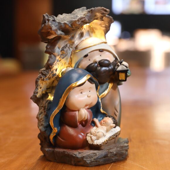 Ảnh gia đình Thánh Gia tạc tượng chibi