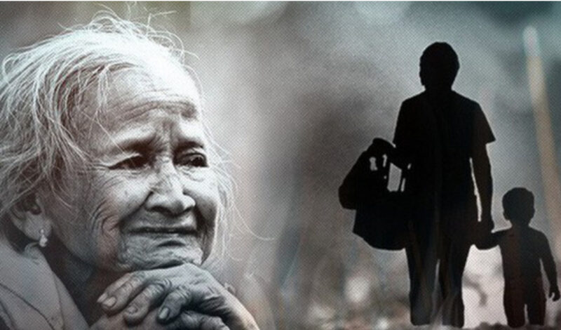 Ảnh mẹ già ngóng chờ con