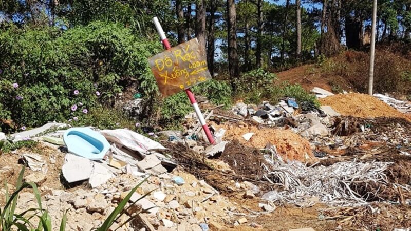 Ảnh ô nhiễm đất vì đổ rác lung tung