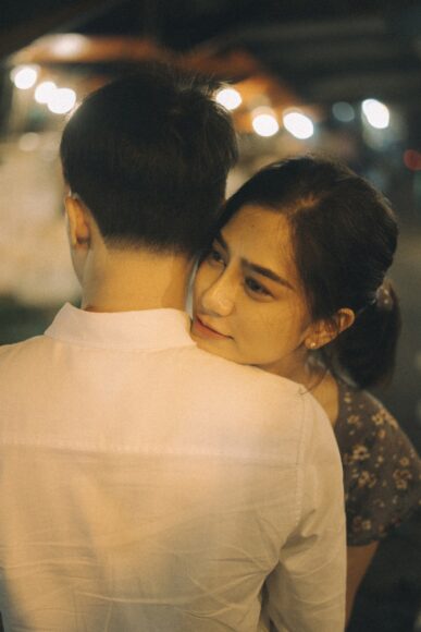 Ảnh ôm người yêu lãng mạn nhất