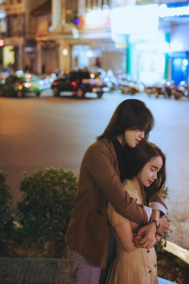 Ảnh ôm người yêu siêu lãng mạn