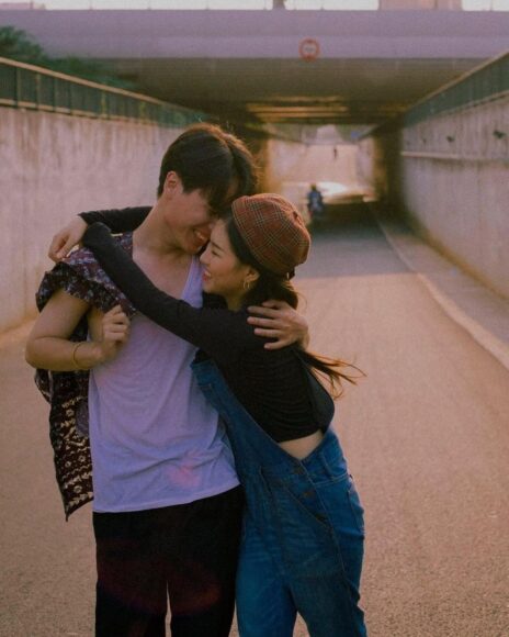 Ảnh ôm người yêu vui đùa