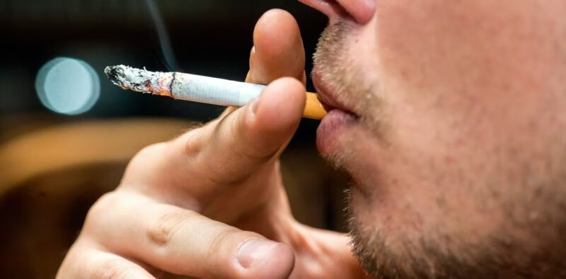 Ảnh thuốc lá sắp được hút hết