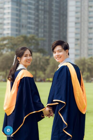 Ảnh tốt nghiệp của cặp đôi
