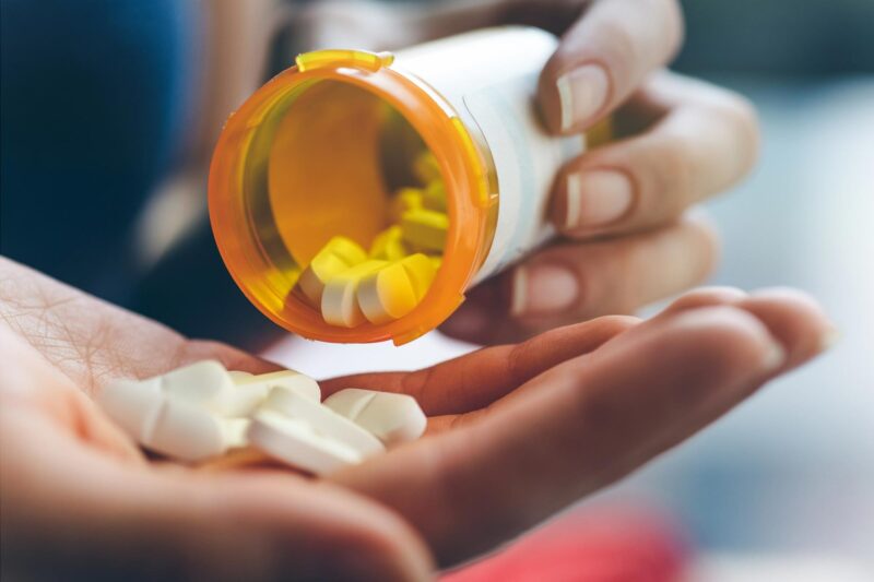 Ảnh uống thuốc kê đơn