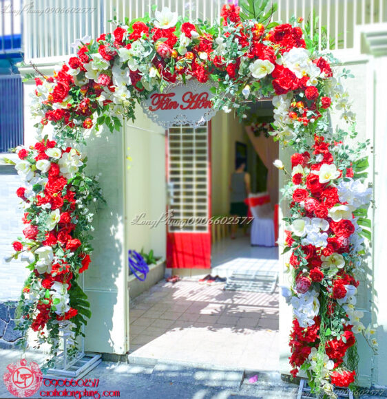 Cổng hoa cưới đẹp rực rỡ
