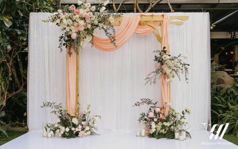 Cổng hoa cưới đơn giản