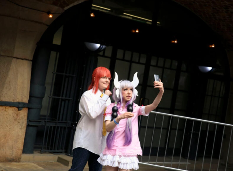 Hình Wibu chụp ảnh