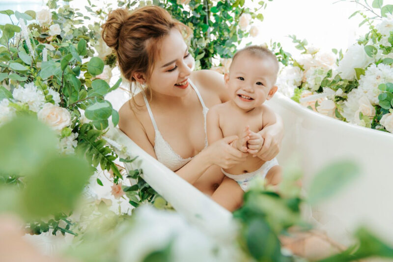 Hình ảnh mẹ và bé sơ sinh