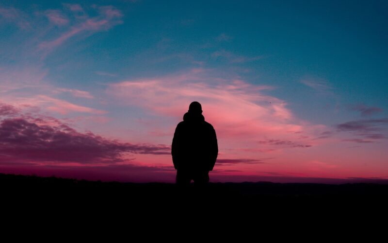 Hình ảnh nền độc thân bóng người nam