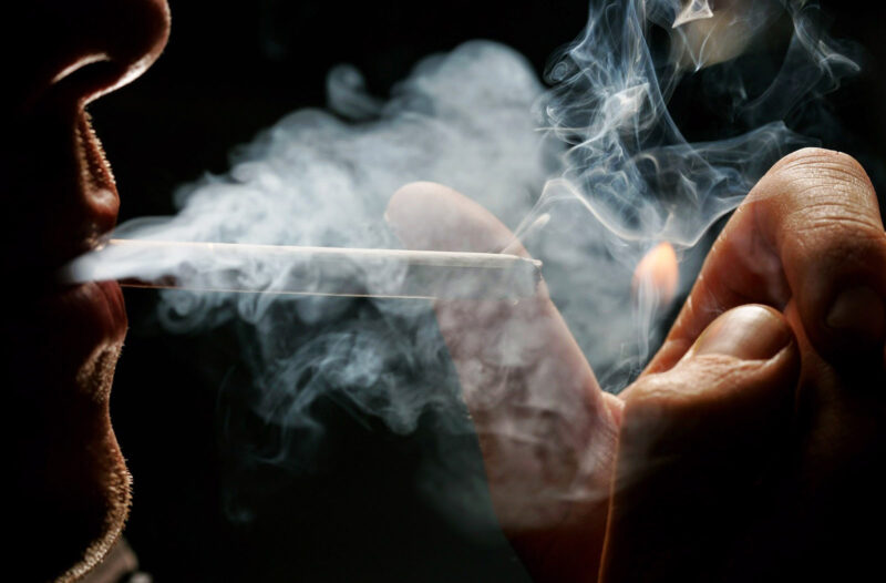 Hình ảnh thuốc lá buồn