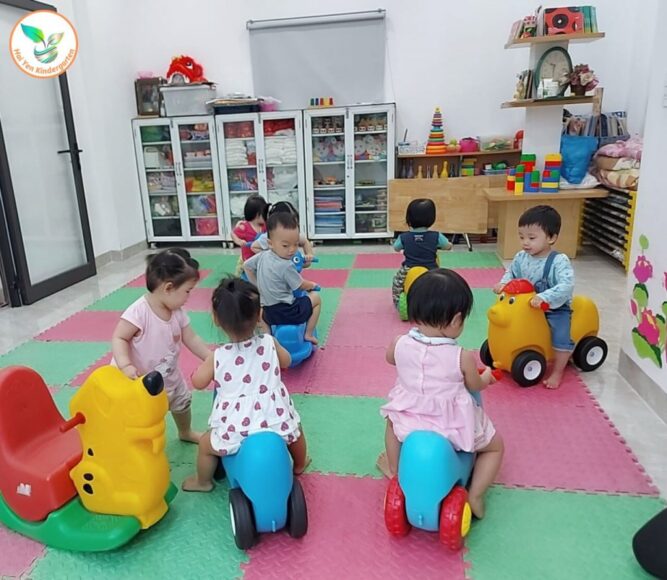 Hình ảnh trẻ mầm non vui chơi