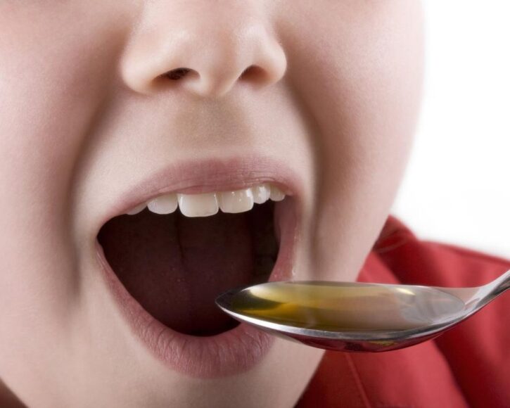 Hình ảnh uống thuốc dạng nước