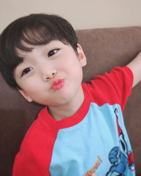 Hình bé trai Hàn Quốc dễ thương