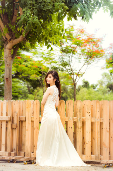 Hình cô dâu đơn chụp ảnh ngoài trời