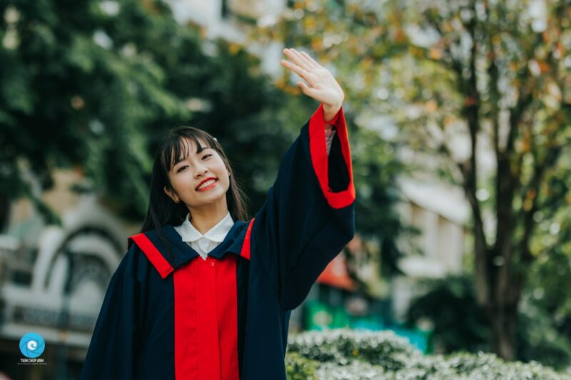 Hình tốt nghiệp nữ sinh xinh đẹp