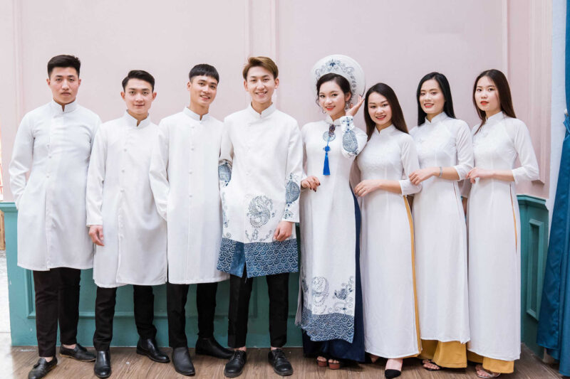 Mẫu áo dài bưng quả màu trắng